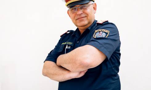 refugee cop, polizist