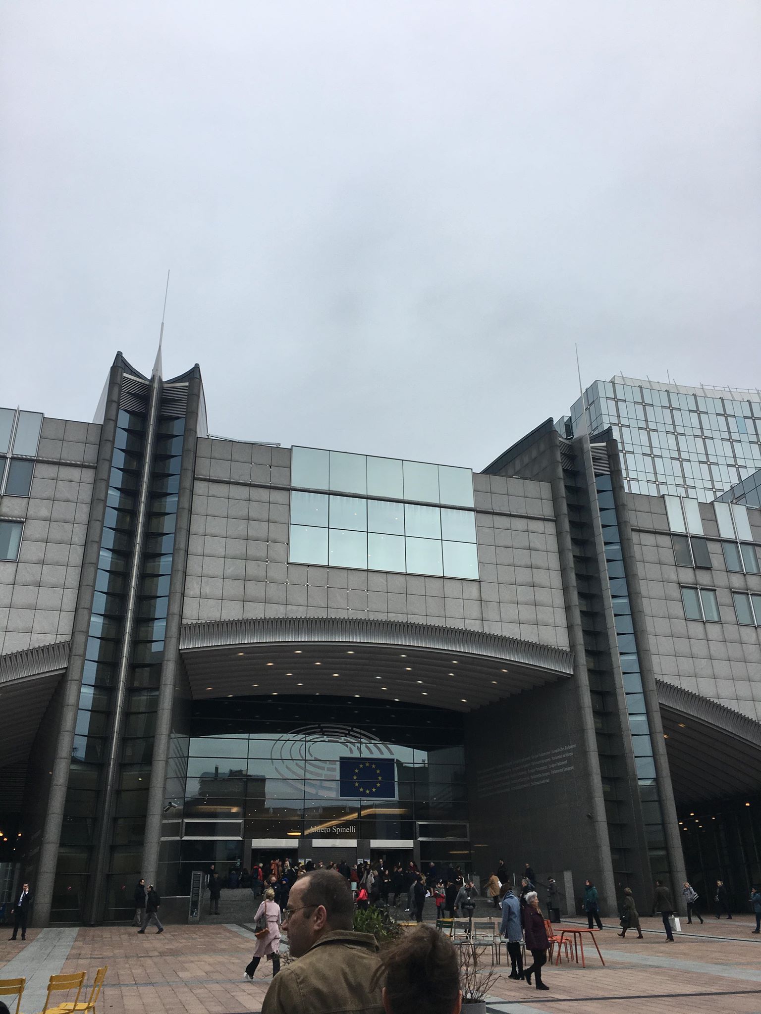 Das EU Parlamentsgebäude in Brüssel: Hier waren wir heute und hier haben wir die Abgeordneten getroffen